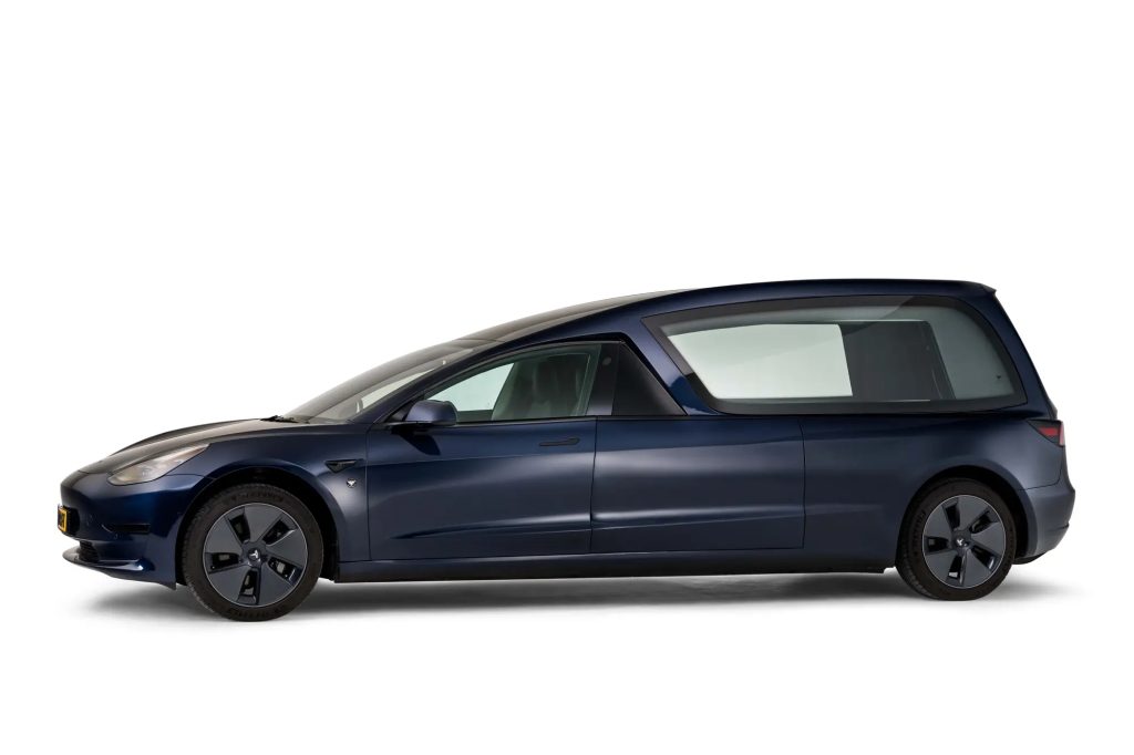 450_blauwe-tesla-model-3-rouw-min_origineel_20240516144755